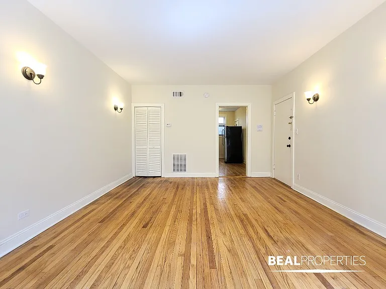 4038.5 N Ashland Ave #W2 — Photo 3