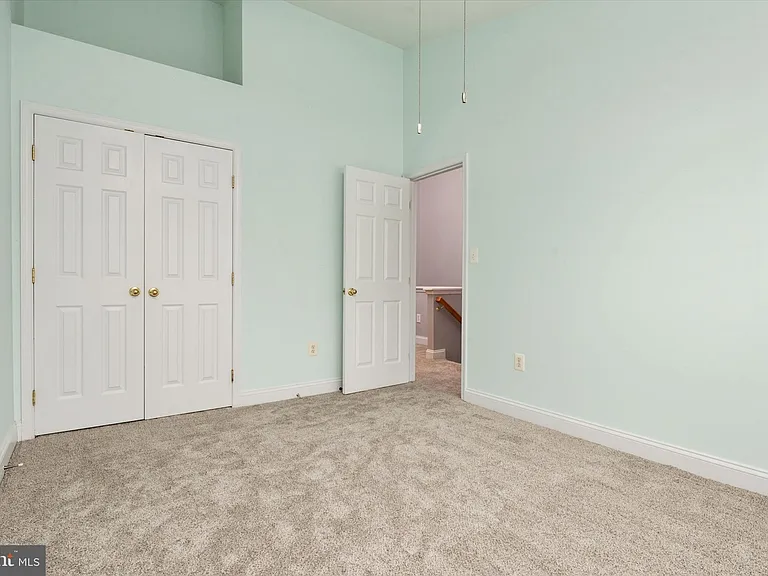 824 Stonehurst Ct — Photo 22