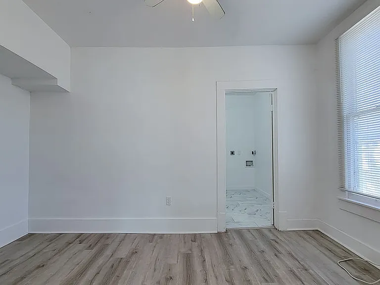 121 W Moore St #101 — Photo 38