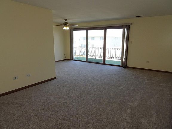 2nd image of 4712 W 106th Pl APT 3C