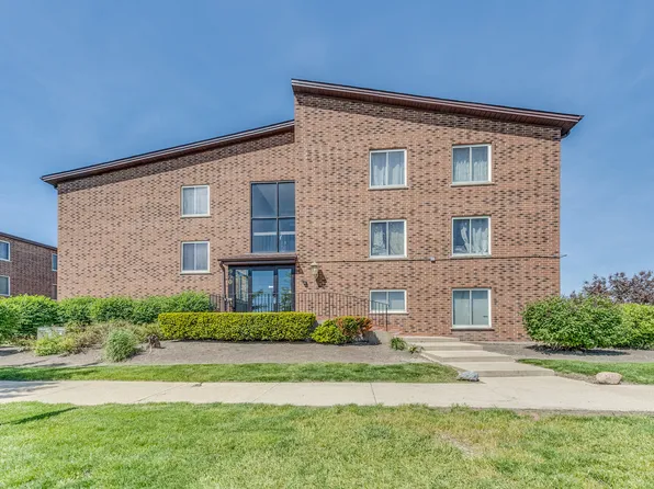 900 Perrie Dr APT 304, Elk Grove Village, IL 60007