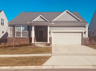 1352 Nuthatch Ln, Lake Orion, MI