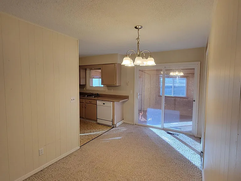 712 Gentry St — Photo 4