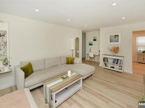 16 Plaza Rd APT 1602A, Fair Lawn, NJ 07410