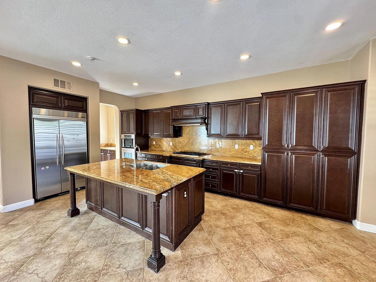 Beautiful 5 bedroom home in Simi Valley — Photo 2