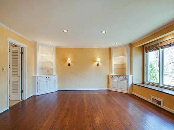 4th image of 753 Darden Pl