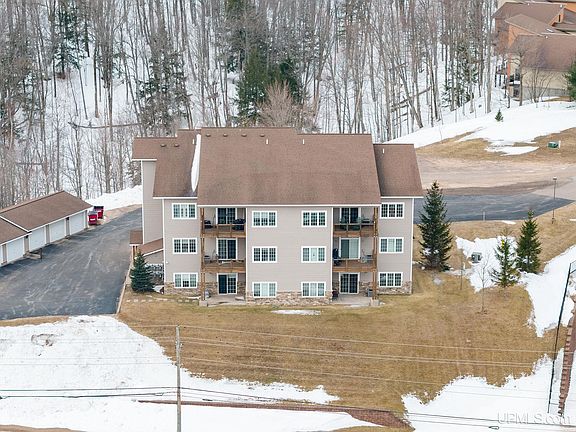 2nd image of 1015 Osprey Ct APT 9