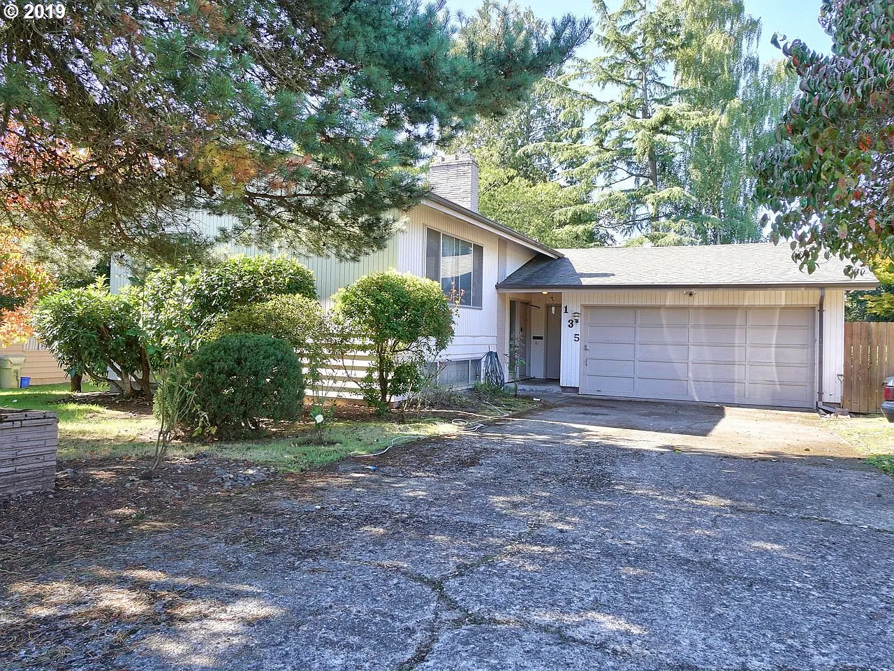 135 NW Orchard Dr photo 1