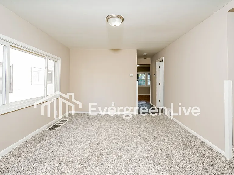4827 N 46th St — Photo 10