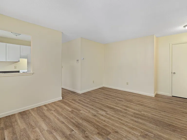 East Bay Apartments — Photo 27
