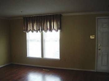 4th image of 909 Lynham Ct
