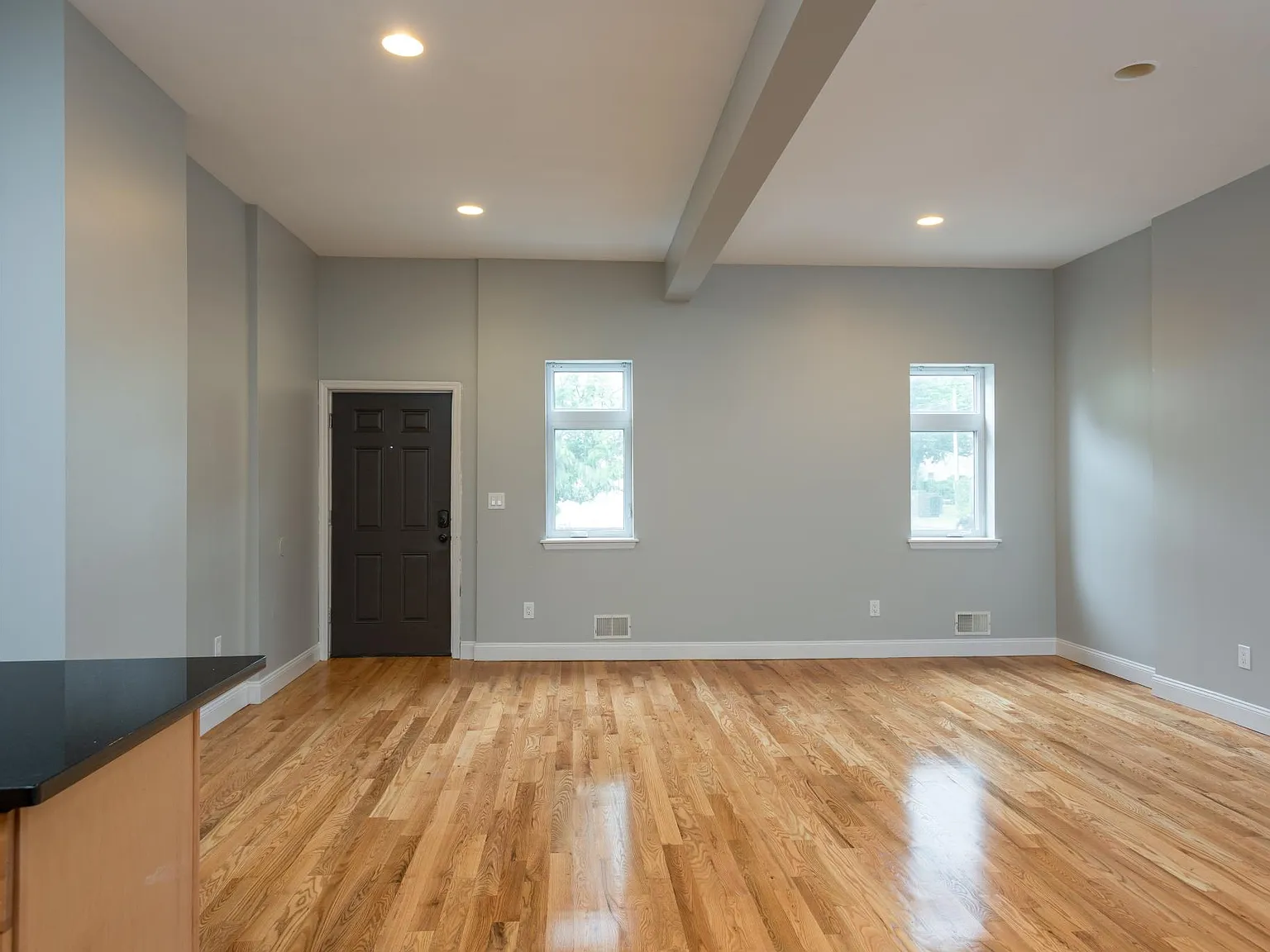 4 bed, 2500 sqft, $2,400 — Photo 4