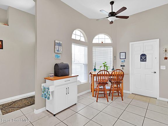 3rd image of 2101 Chinaberry Cir SE