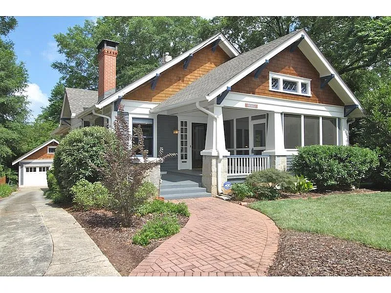 208 Avery St photo 1