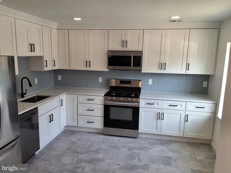 14874 Emberdale Dr — Photo 2