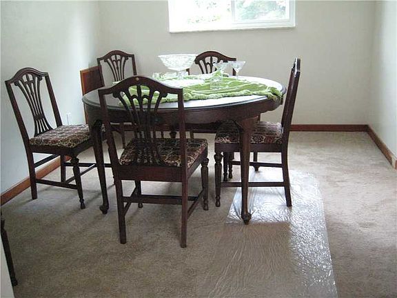 5th image of 4830 Carlyn Dr