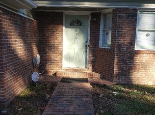 576 NE Townhouse Ln, Fayetteville, NC 28311