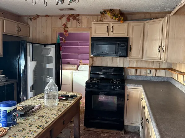 888 S US HIGHWAY 281, Pleasanton, TX 78064