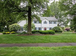 610 Stoneybrook Ln, Canfield, OH