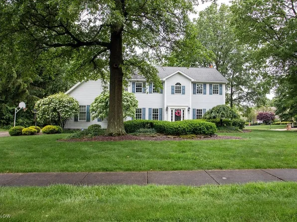 610 Stoneybrook Ln, Canfield, OH 44406