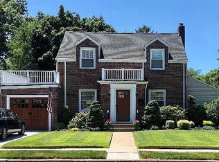 176 Rider Ave, Malverne, NY 11565