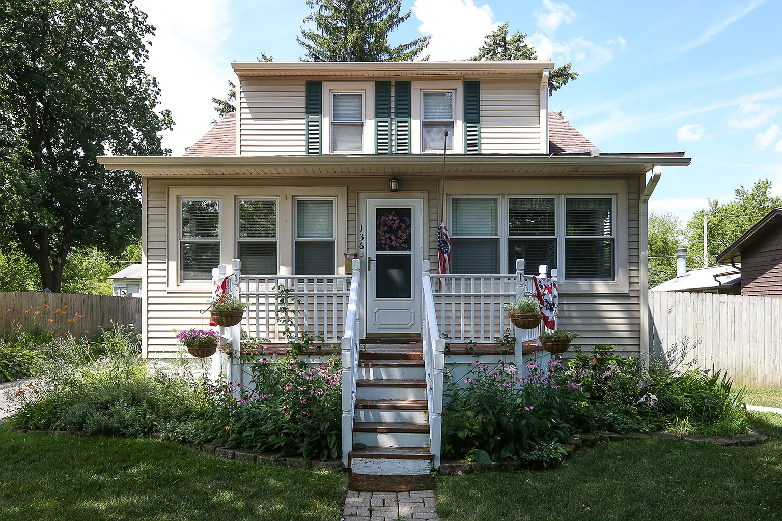 136 S Lincoln St photo 1