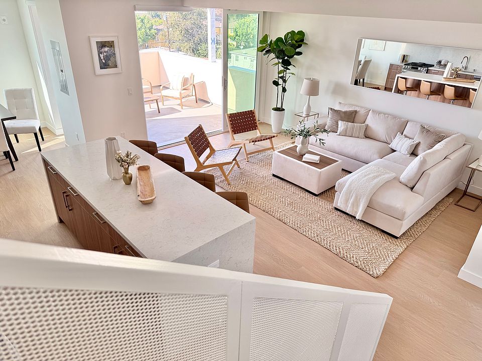 Penthouse 2 Bed 2.5 Bath