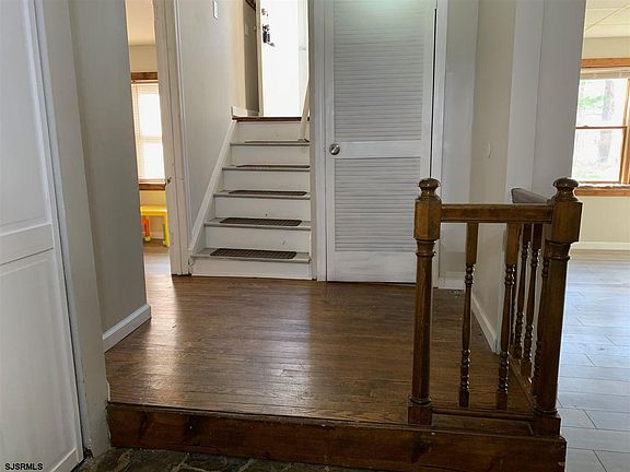 4th image of 5048 Tremont Ave