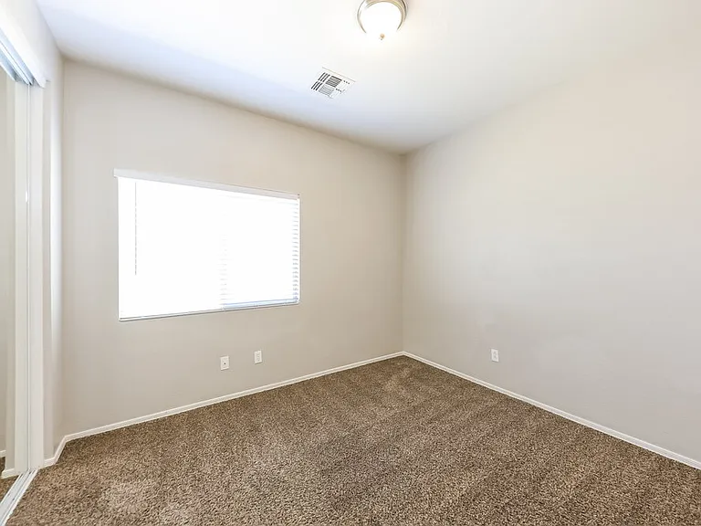 5438 W Pollack St — Photo 13
