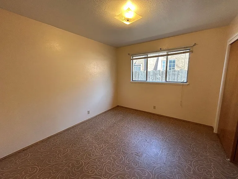 135 West Ave — Photo 8