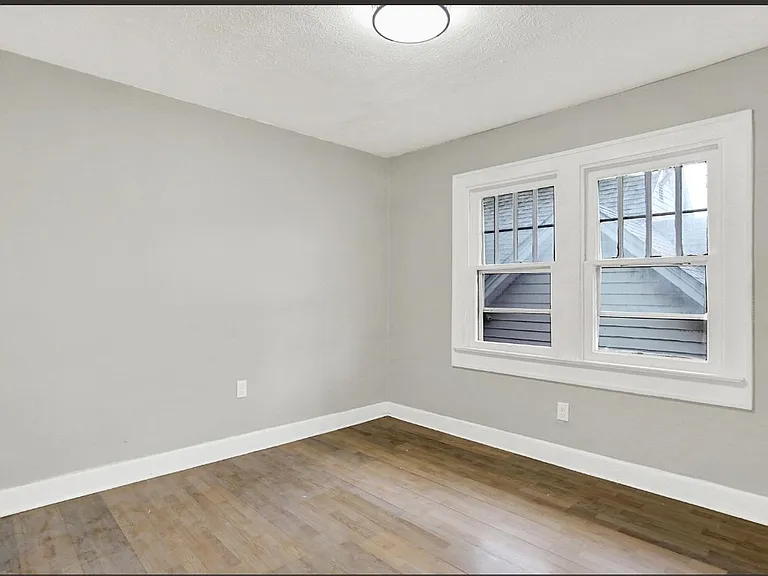 1031 N Dearborn St #B — Photo 6