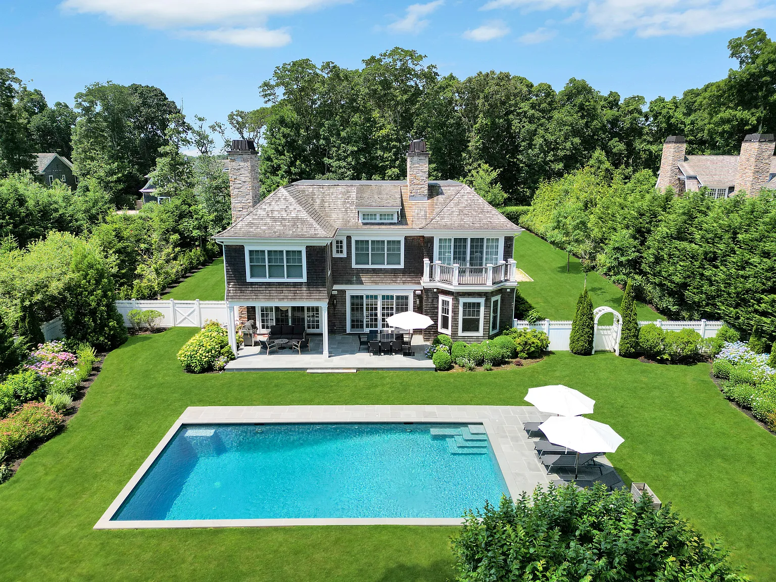 Bridgehampton Spectacular 7 Bedroom Rental — Photo 3