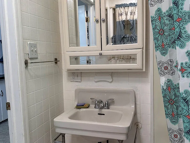9 Elizabeth St #1 — Photo 14