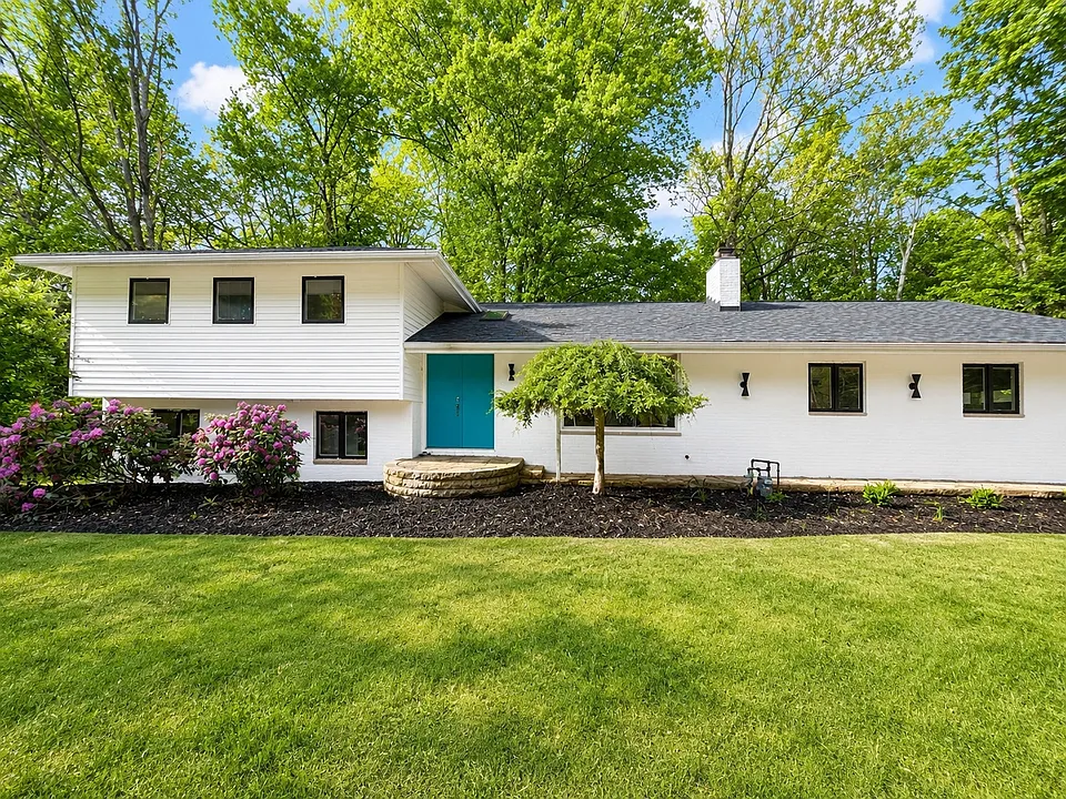 3866 Woodthrush Rd
