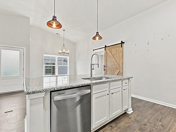 5th image of 323 Logan St.