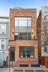 541 Lafayette Avenue in Bedford-Stuyvesant