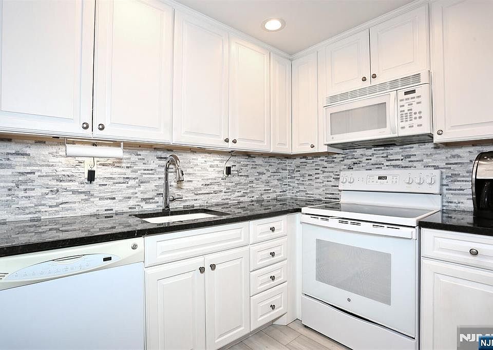 1st image of 550 Fairview Ave APT 302