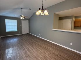 2221 Creekside Ln, B