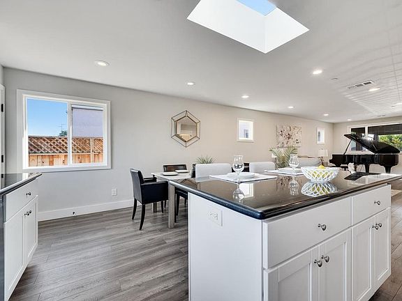4th image of 1404 Camellia Dr