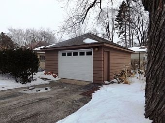 3rd image of 704 Oakwood Ave