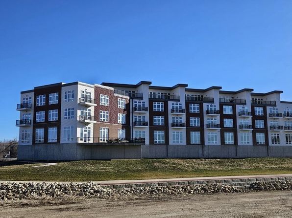 120 Twin Steeples Cir NE UNIT 208, Dyersville, IA 52040