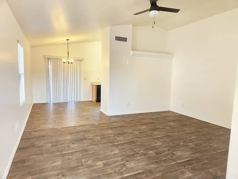 12574 W Lisbon Ln — Photo 3