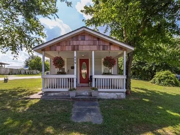 609 2nd Ave SE, Gravette, AR 72736