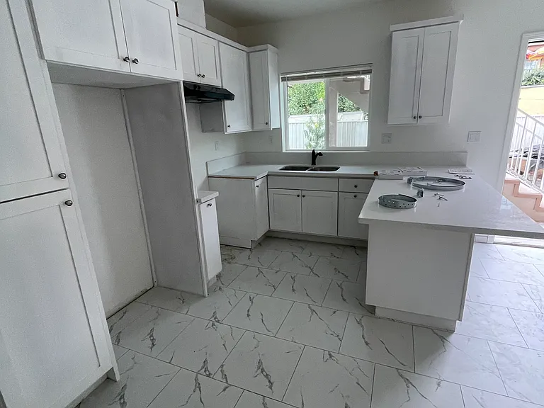 12761 Valencia Way — Photo 7
