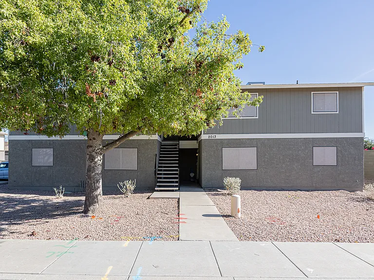 2 bed, 1.0 bath, 816 sqft, $1,350 — Photo 1