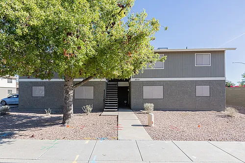 2 bed, 1.0 bath, 816 sqft, $1,350 Photo 1