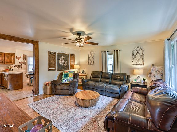 4th image of 413 N College St
