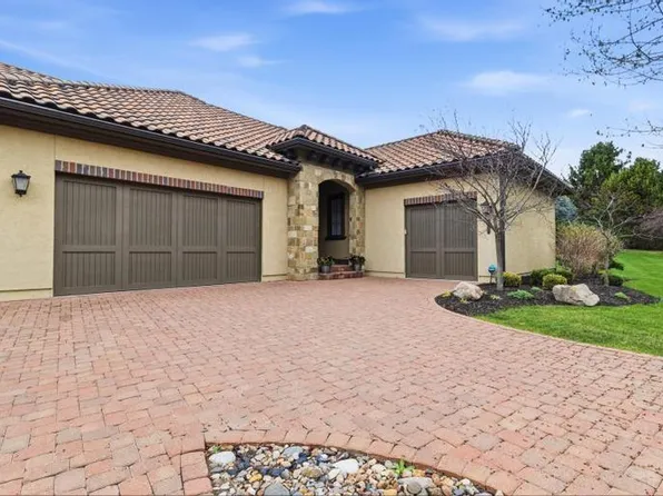 3214 W 137th St, Leawood, KS 66224