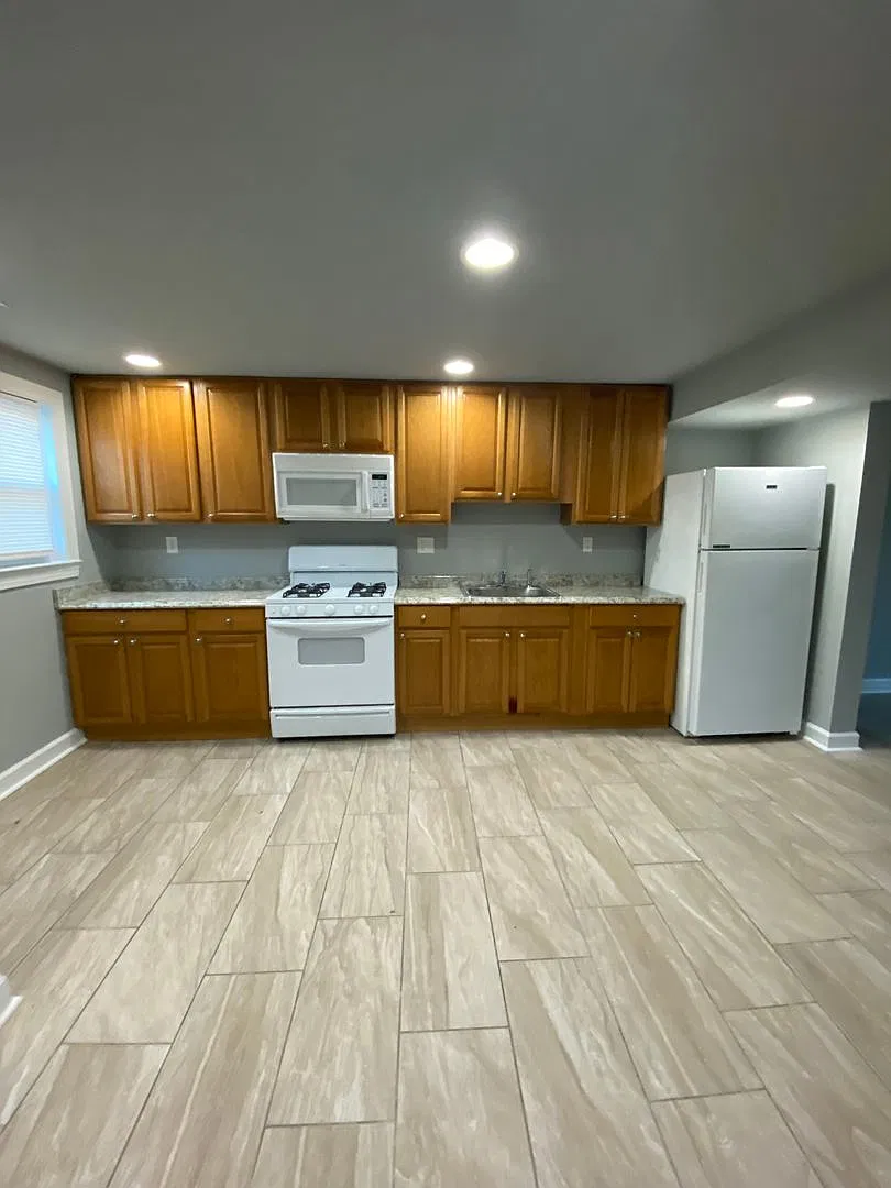3 Bedroom Remodeled Unit! — Photo 1