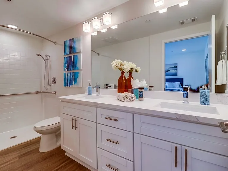 La Perla Apartments — Photo 13
